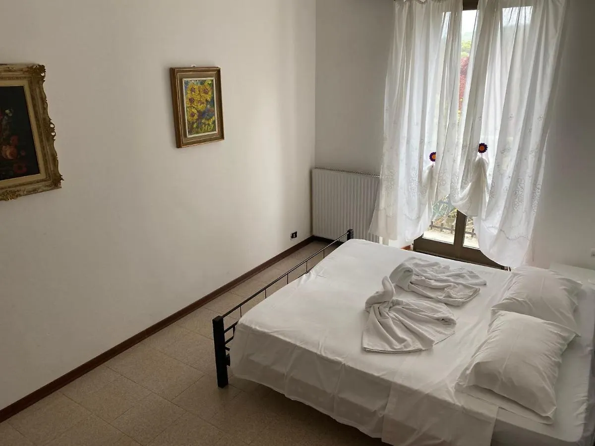 Apartment Overnatting Appartamento Con Cucina Marzio Italy
